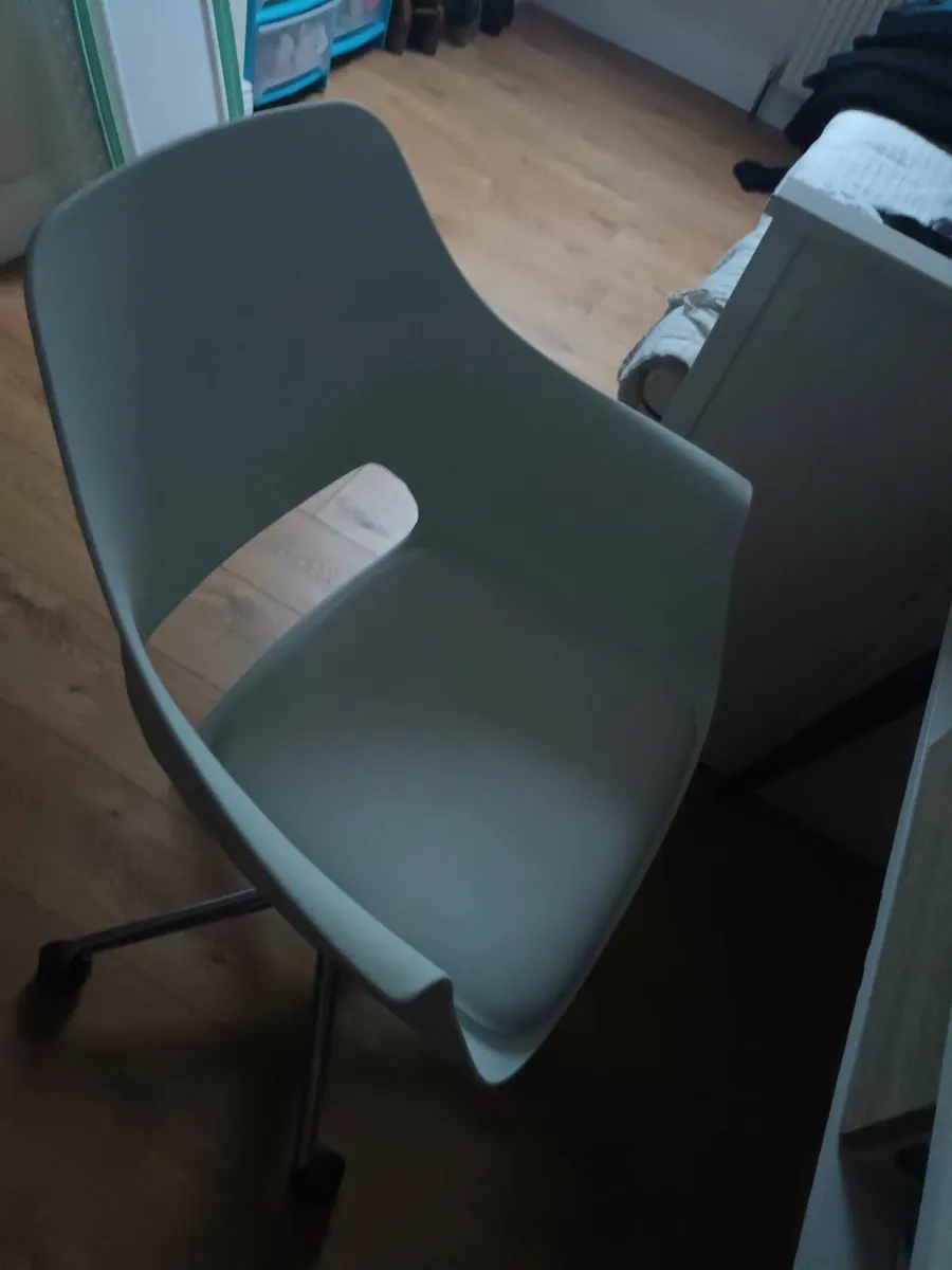 Office chair - Image 1