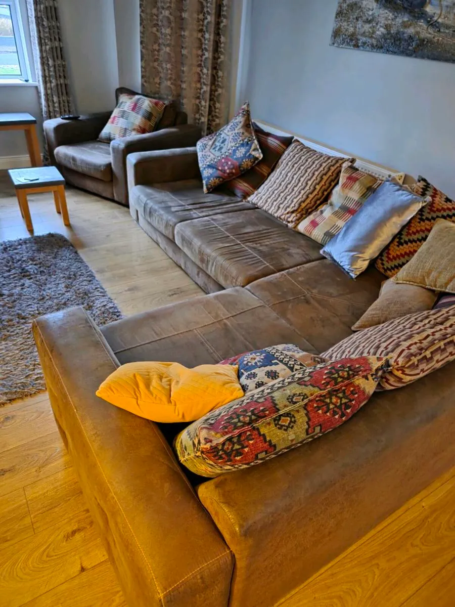 Suite of furniture - Image 2