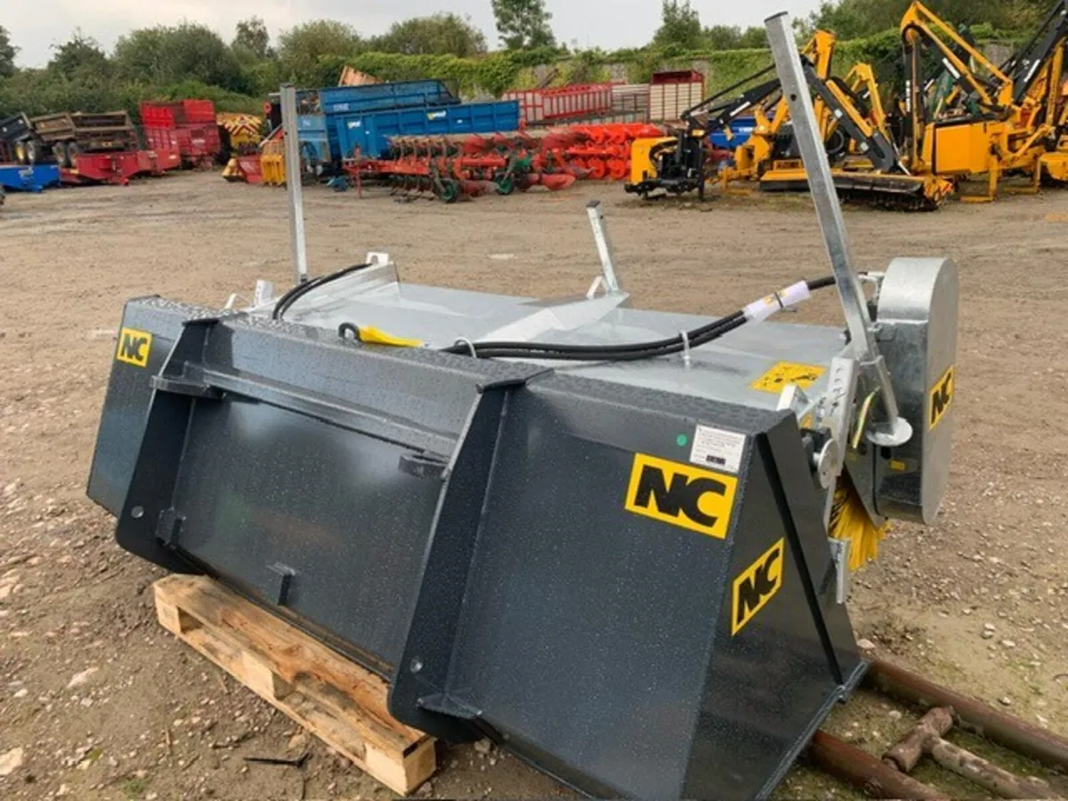 NC 7'9" BUCKET/BRUSH, new - Image 4