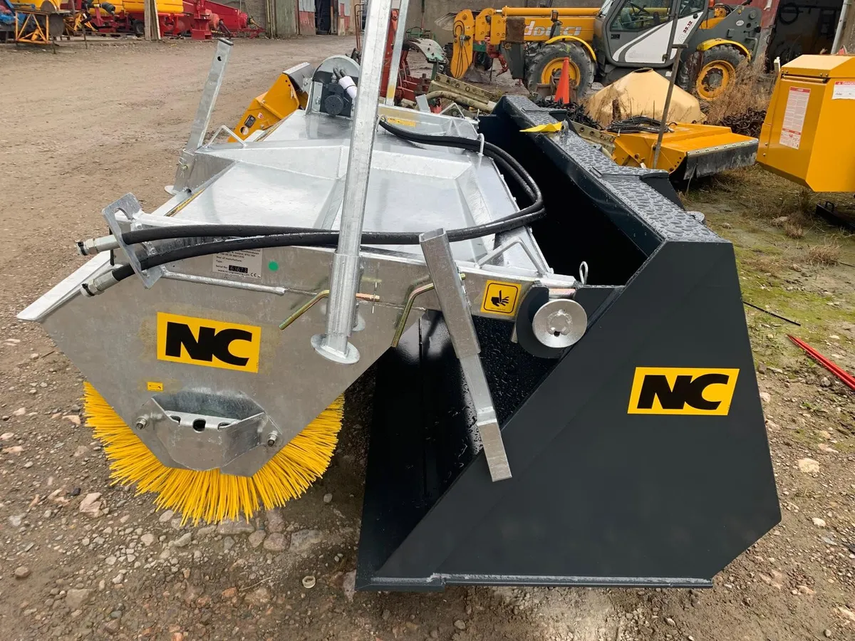 NC 7'9" BUCKET/BRUSH, new - Image 2
