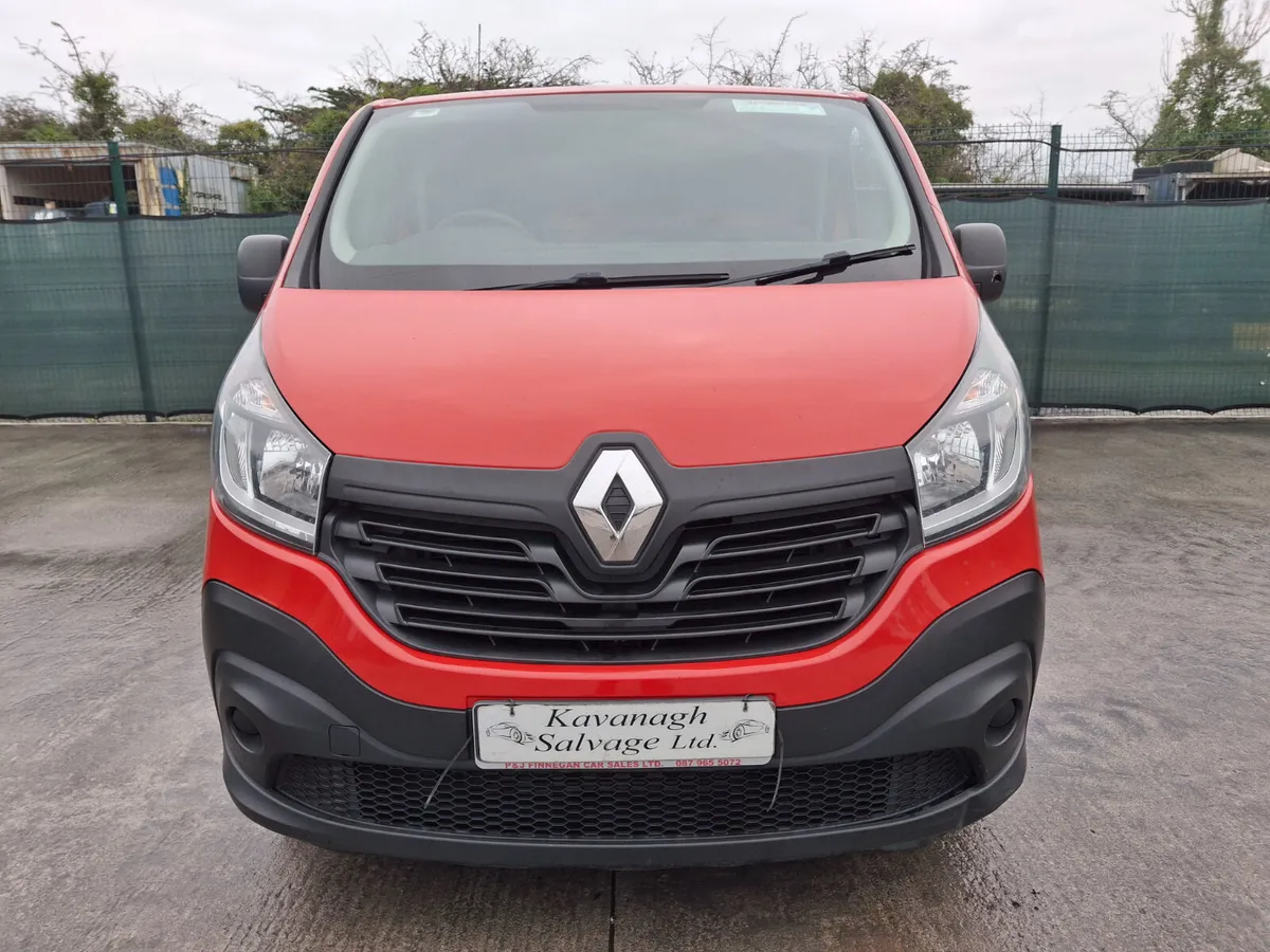 2017 Renault Trafic  Light Damage - Image 4