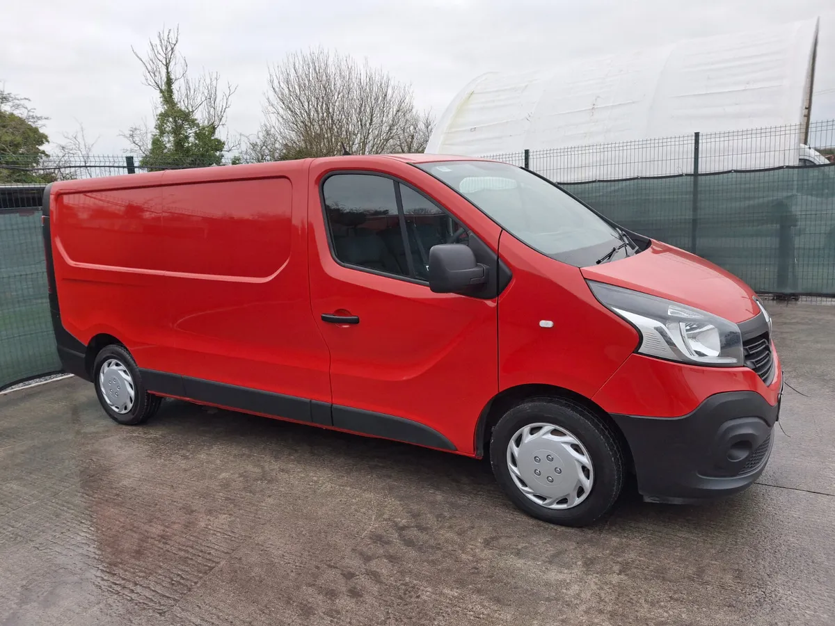 2017 Renault Traffic  Light Damage - Image 2