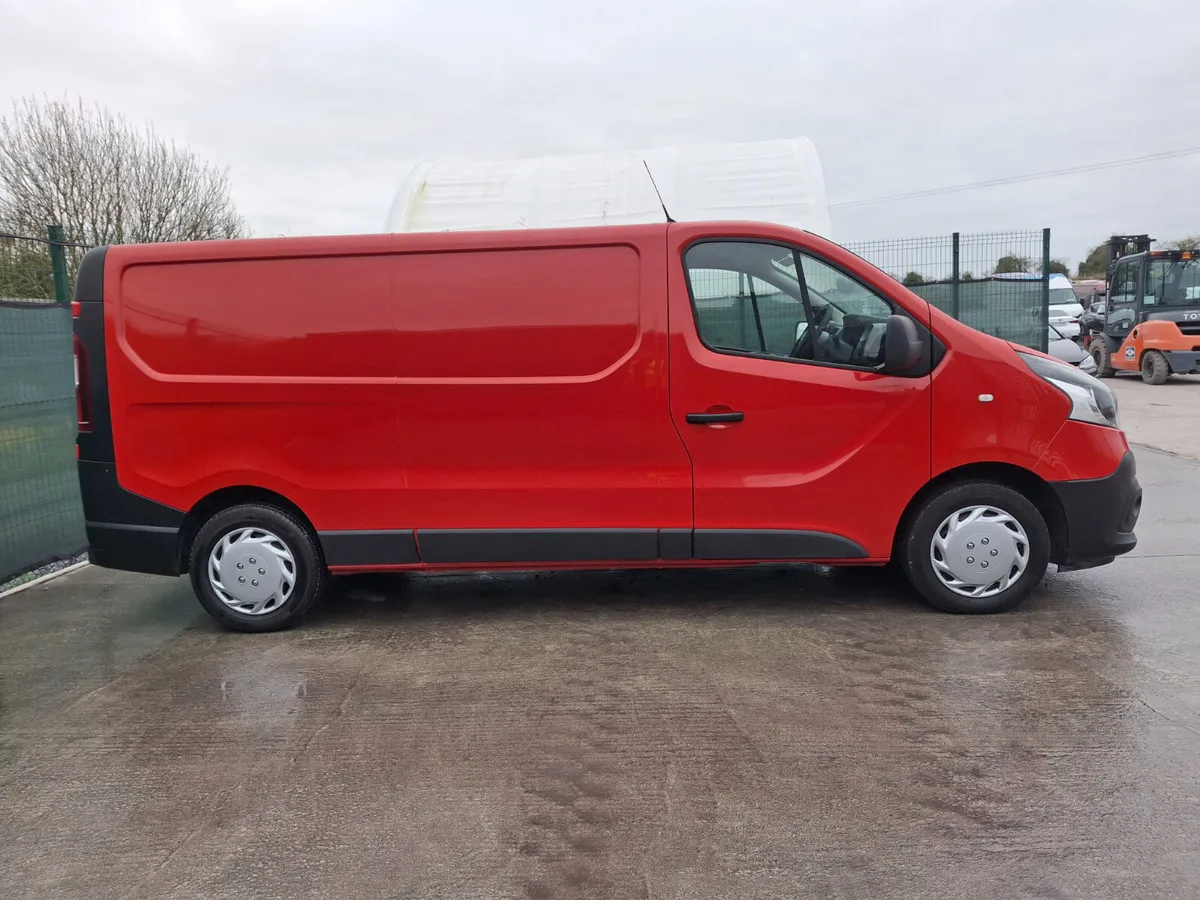 2017 Renault Traffic  Light Damage - Image 4