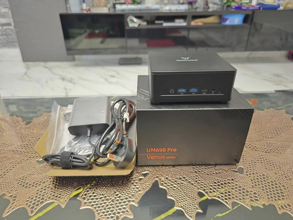 MINISFORUM UM690 Pro Mini PC - Image 1