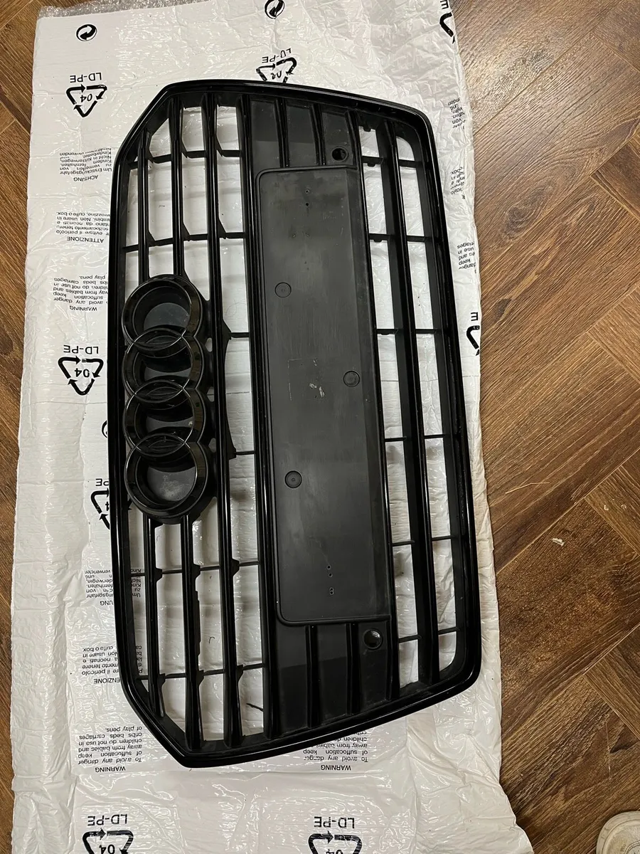 Audi A6 C7 grille - Image 1