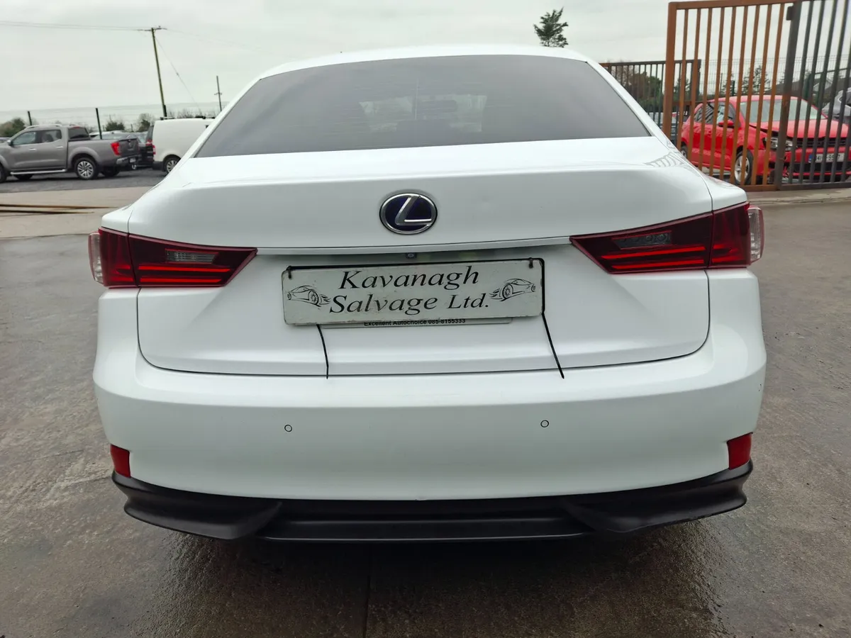 142 Lexus 300H  Hybrid  Automatic - Image 4
