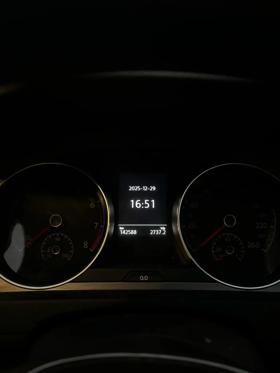 VOLKSWAGEN GOLF RED - Image 2