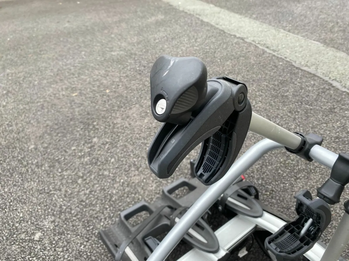 Thule Fix4Bike Towbar Bike Rack – 3 Bikes – Coach - Image 1