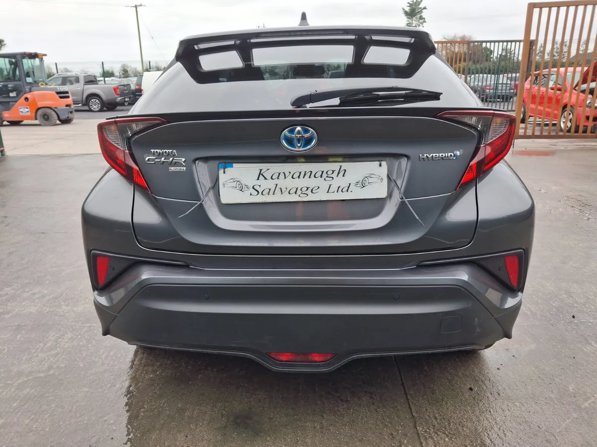 231 Toyota CHR  Hybrid Automatic - Image 4