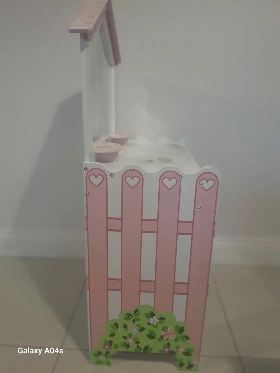 Girls vanity table - Image 4