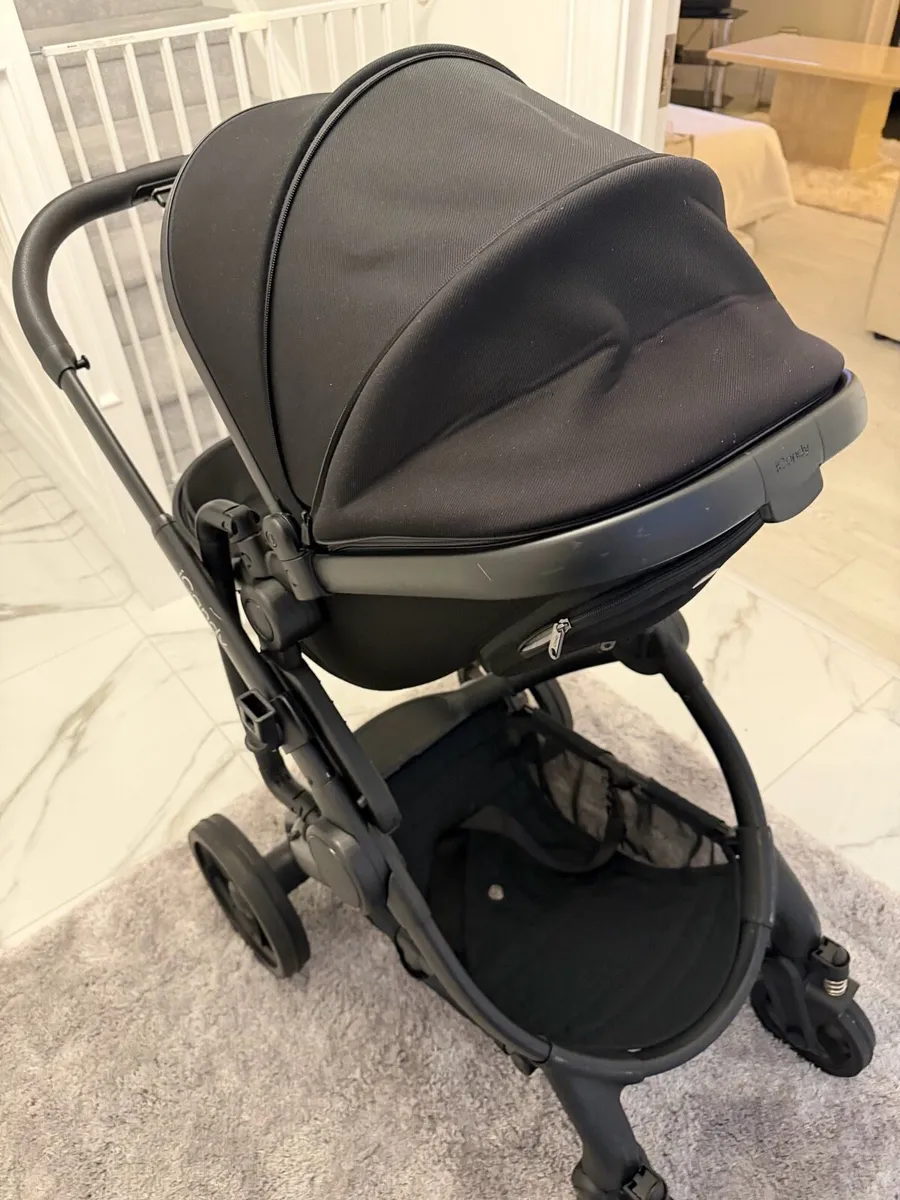 Peach 7 Black Pushchair and Carrycot - Image 2
