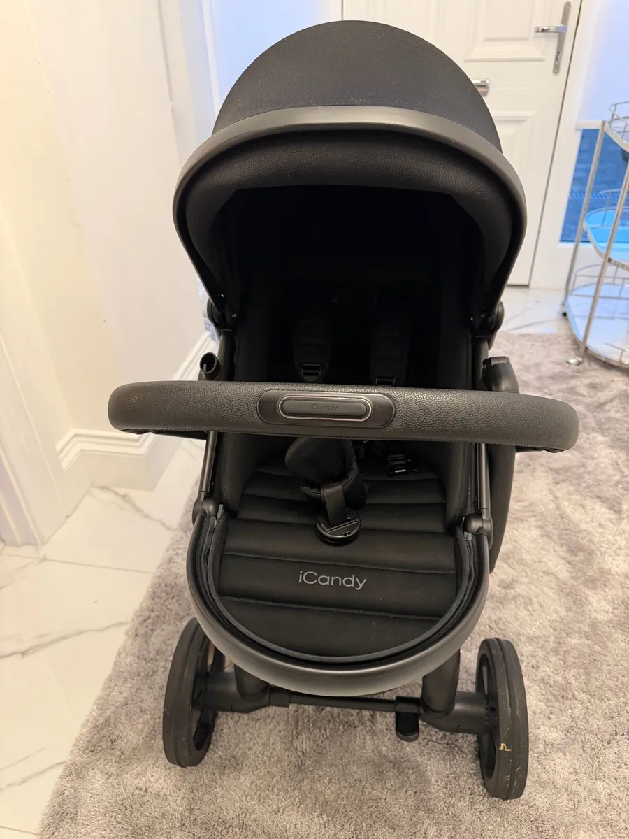 Peach 7 Black Pushchair and Carrycot - Image 3