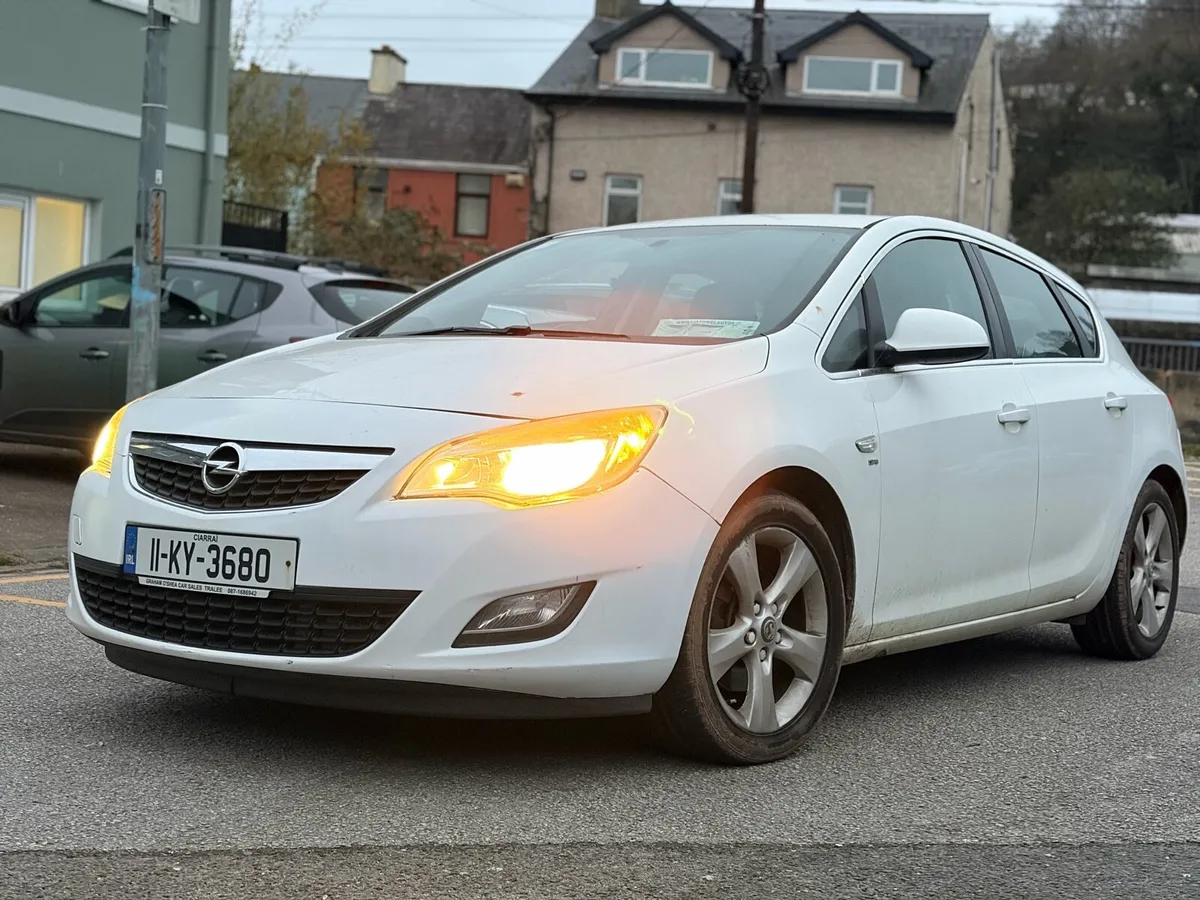 Vauxhall Astra 1.7 CDTI Ecoflex Sri 2011 - Image 1