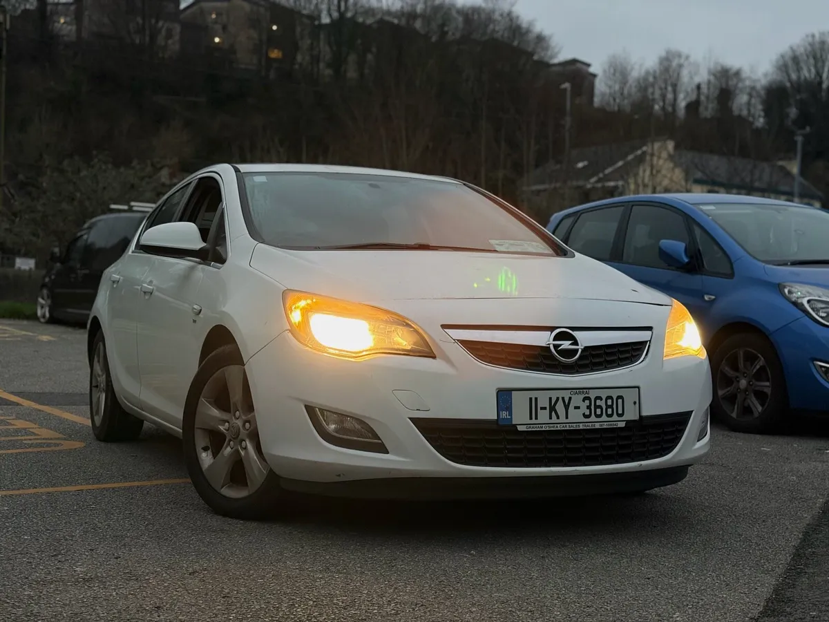 Vauxhall Astra 1.7 CDTI Ecoflex Sri 2011 - Image 2