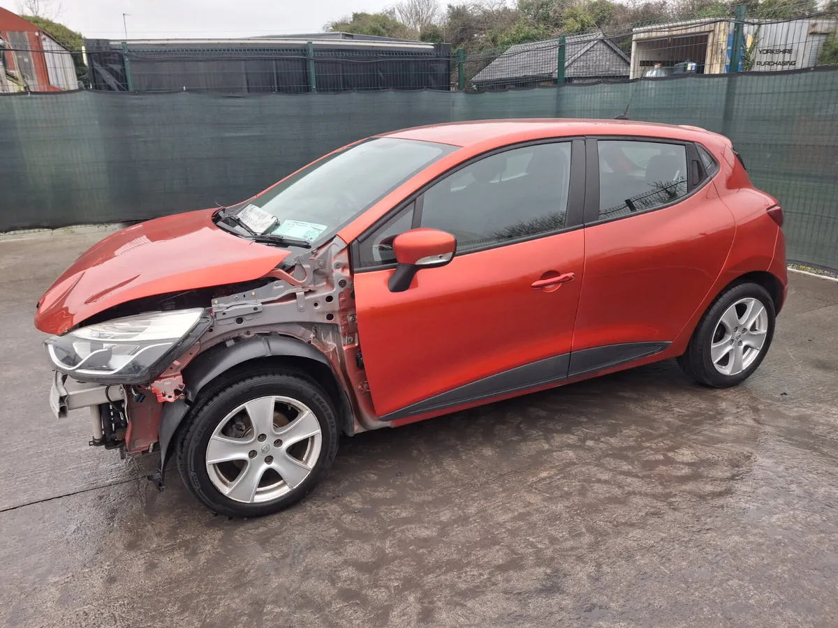 €500 OFF!!! 142 Renault Clio  Dynamic  1.2 Petrol - Image 2