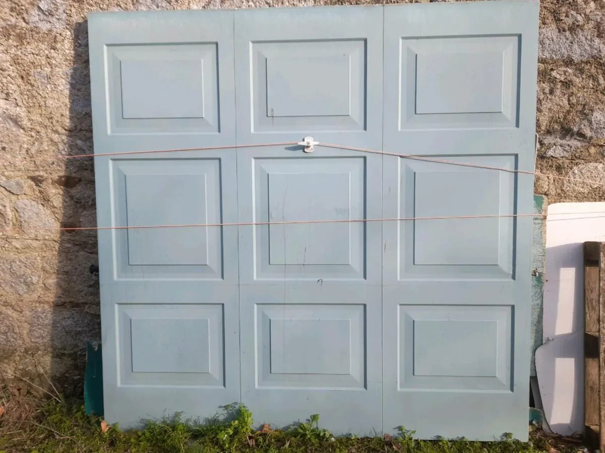 Garage door - Image 1