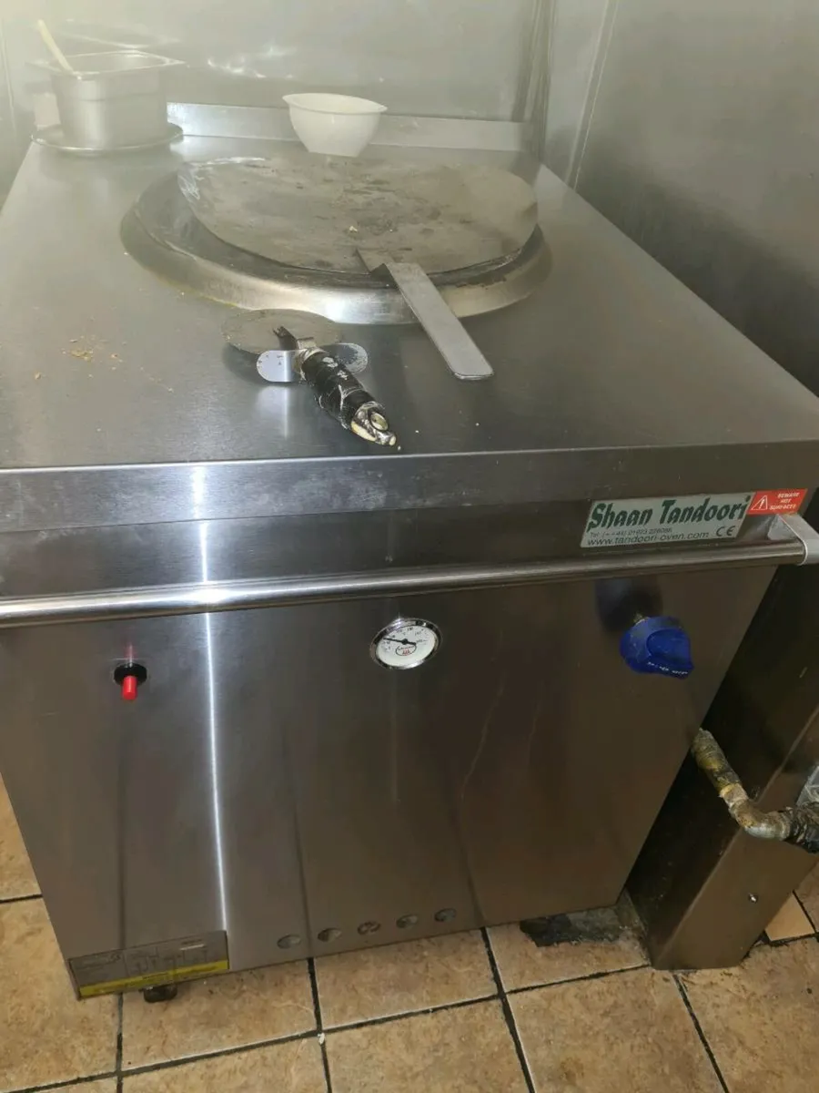 Tandoori oven and 8 burners of gas cooker - Image 1