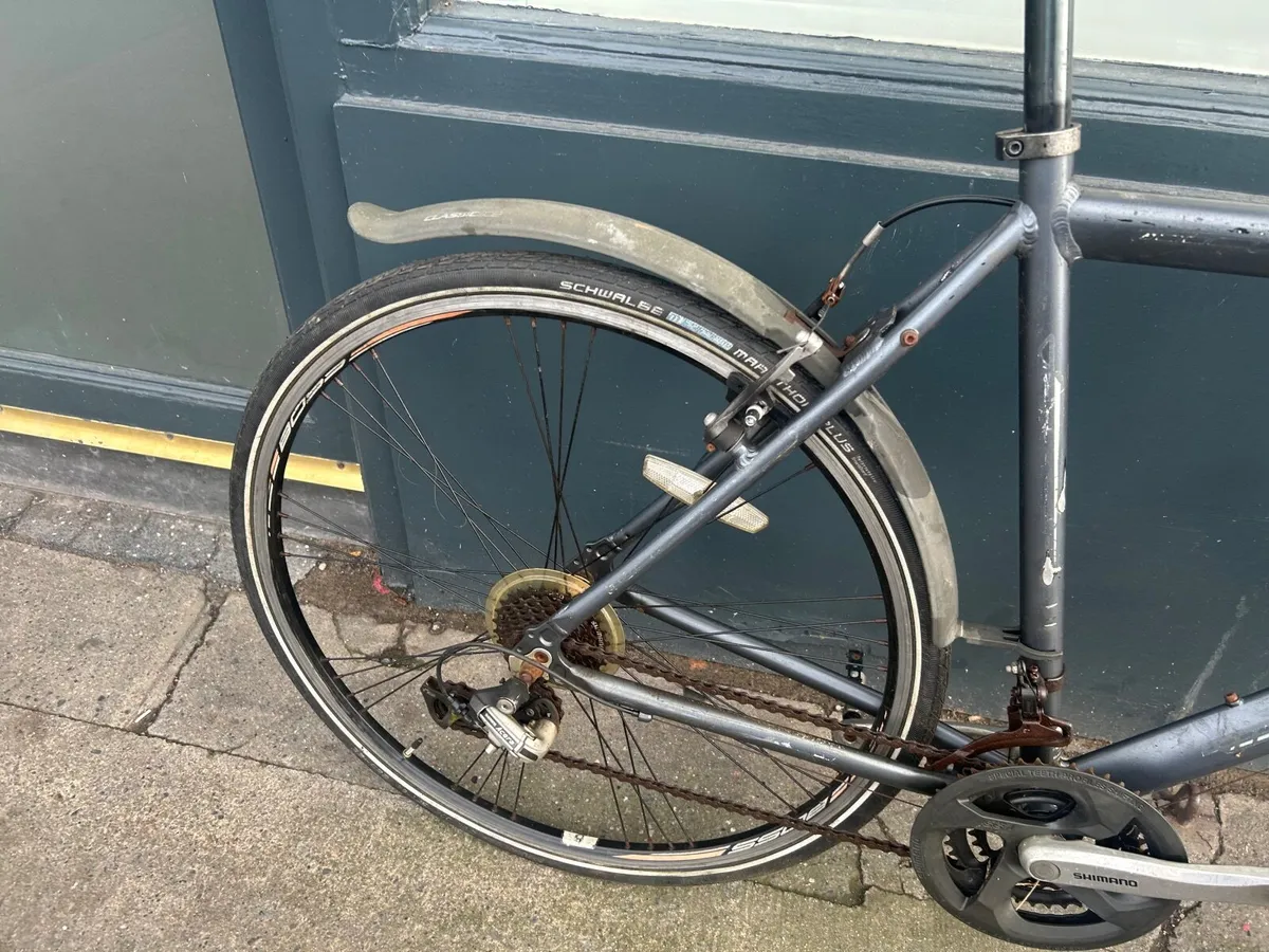 Euro trek hybrid bike ❗️Open 7 days of the week ❗️ - Image 4