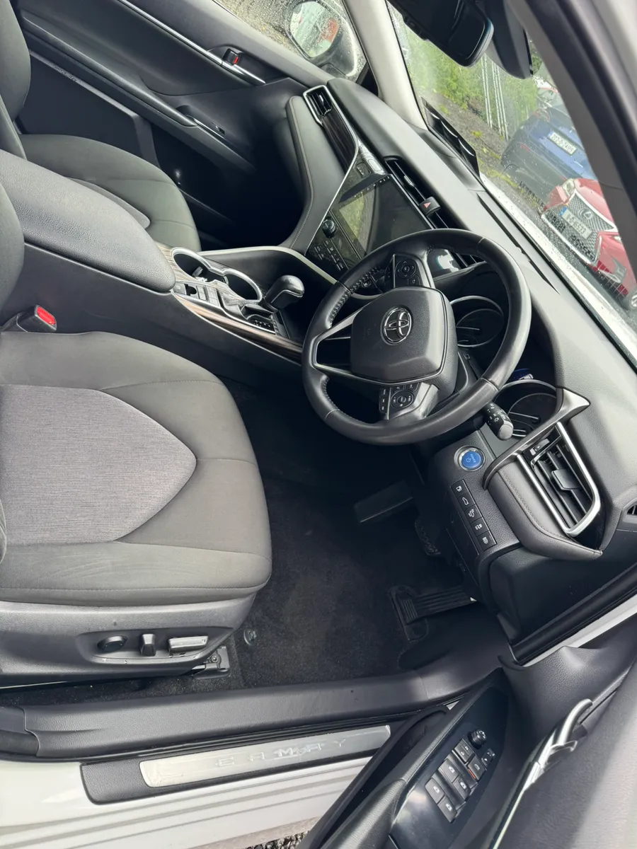 Toyota Camry Hybrid Automatic - Image 4