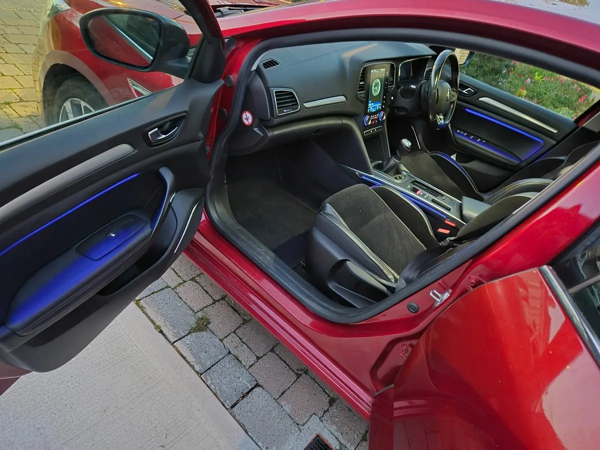 Renault Megane 2018 - Image 2