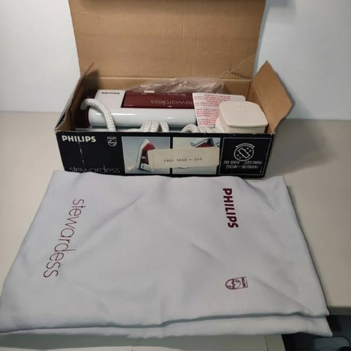 Philips Stewardess HD1165 Vintage Travel Iron - Image 1