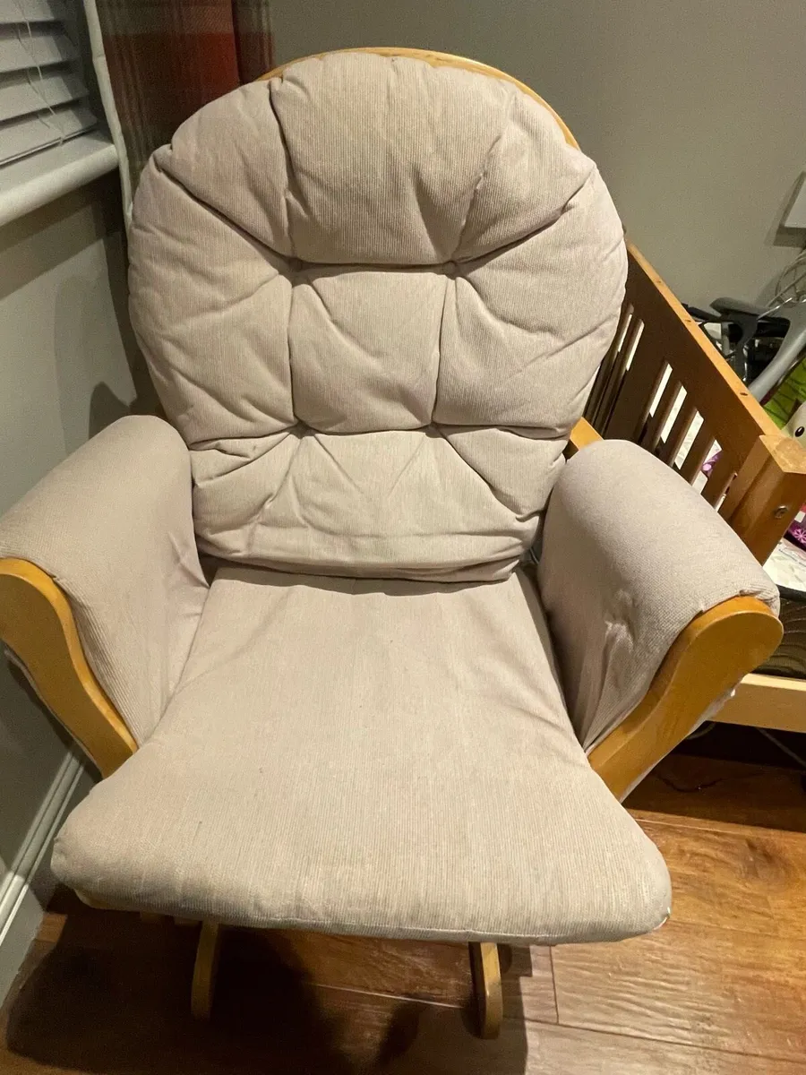 Rocking chair ideal for nursery - Image 1
