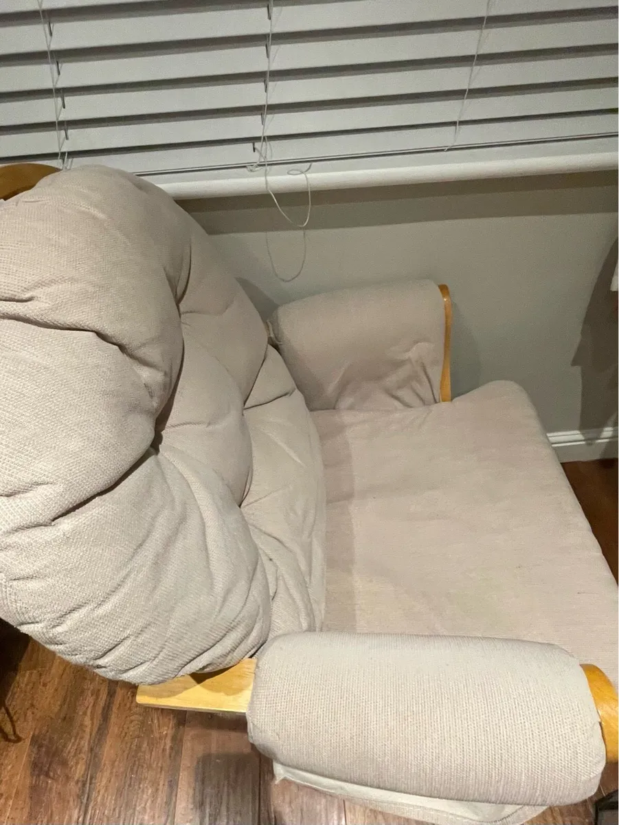 Rocking chair ideal for nursery - Image 3