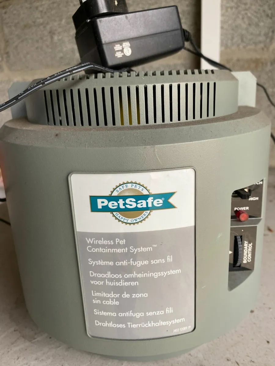 PetSafe Wireless Dog System Base + 3 Collars - Image 3