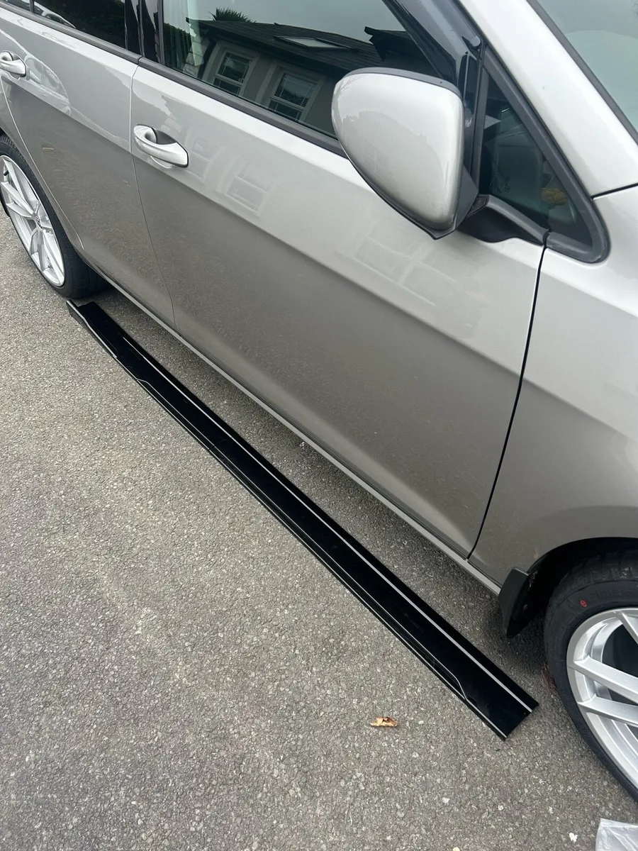 Volkswagen Golf mk7 side skirts - Image 2