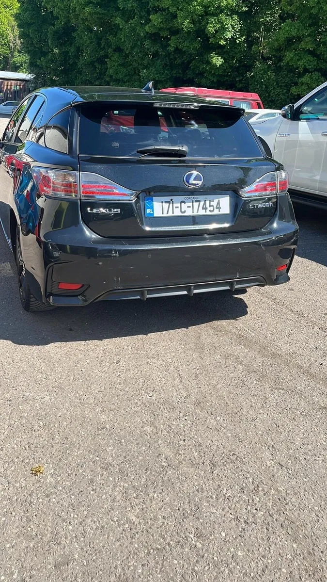 Lexus CT200h Hybrid-2017 - Image 4