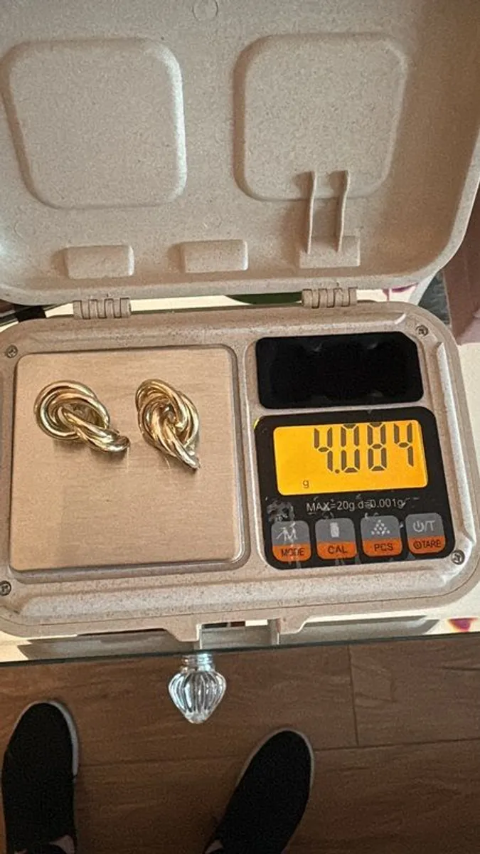 Gold earrings - Image 1