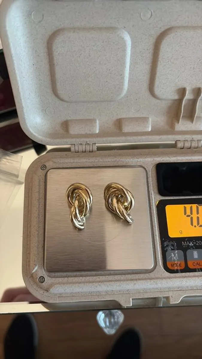 Gold earrings - Image 2