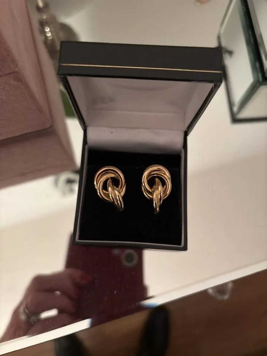 Gold earrings - Image 3
