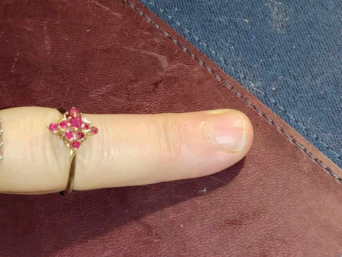 RARE, RUBY BYSTANTINE, 9CT Gold Vintage Dress Ring - Image 4