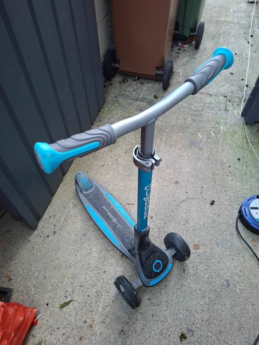 Globber 3 wheel scooter - Image 3