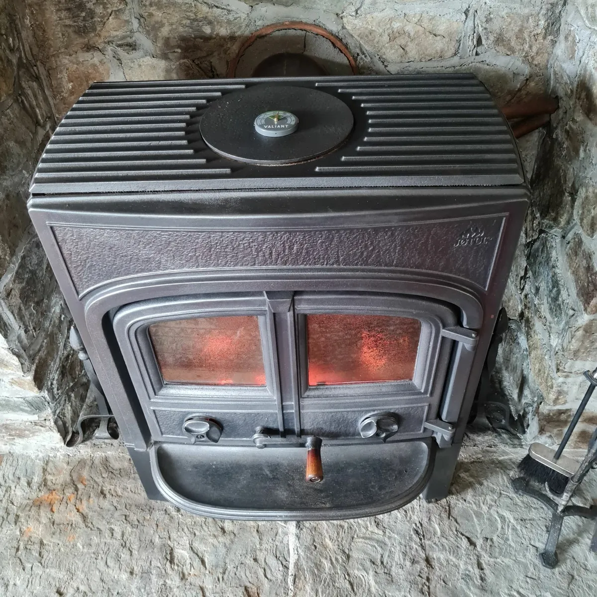 Jotul Wood-burning 12kW Stove - Image 3