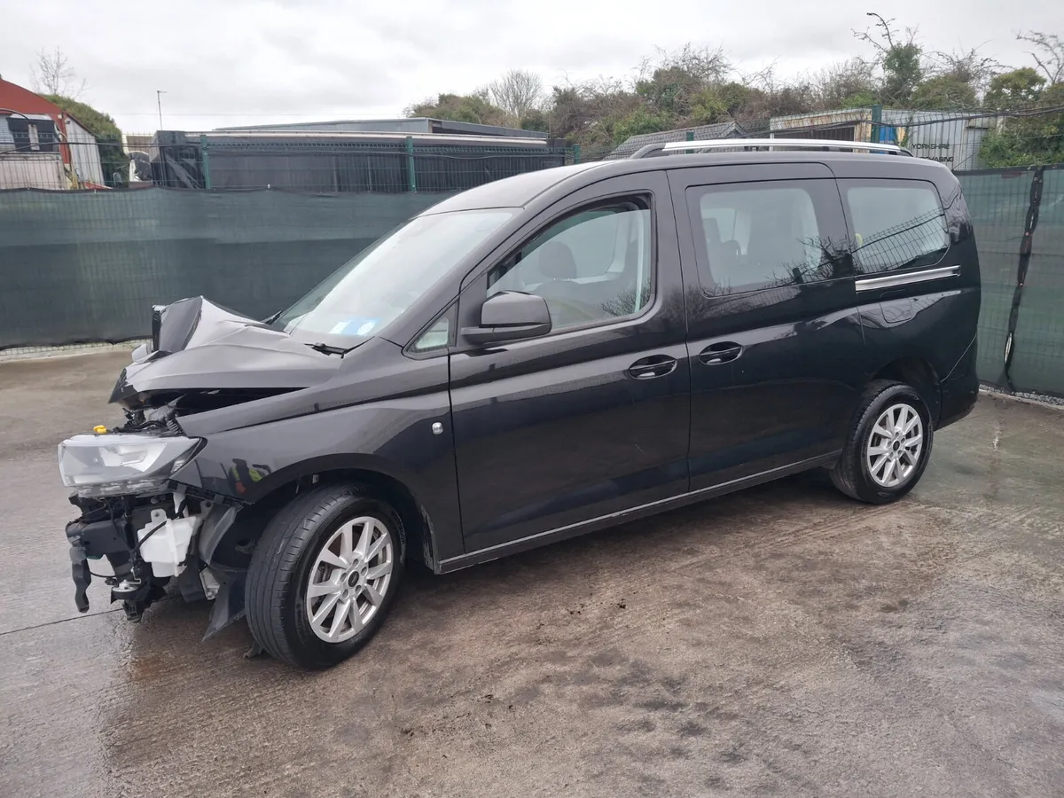 241 Ford Grand Toureno 7 seater book value 60k - Image 3