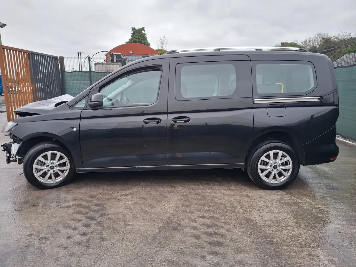 241 Ford Grand Toureno 7 seater book value 60k - Image 1