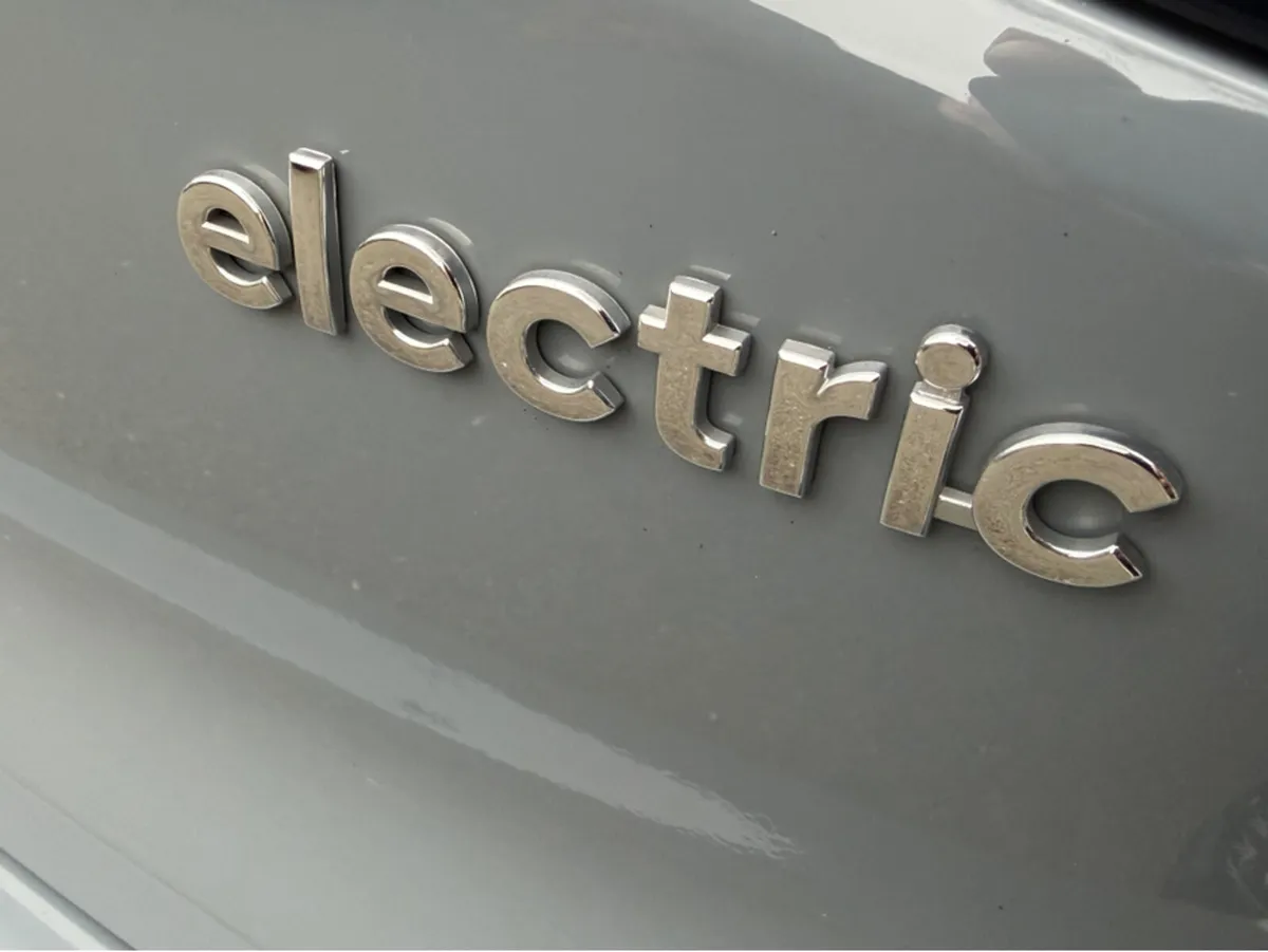 Hyundai IONIQ PREMIUM EV//LOW MILEAGE//HYUNDAI SER - Image 4