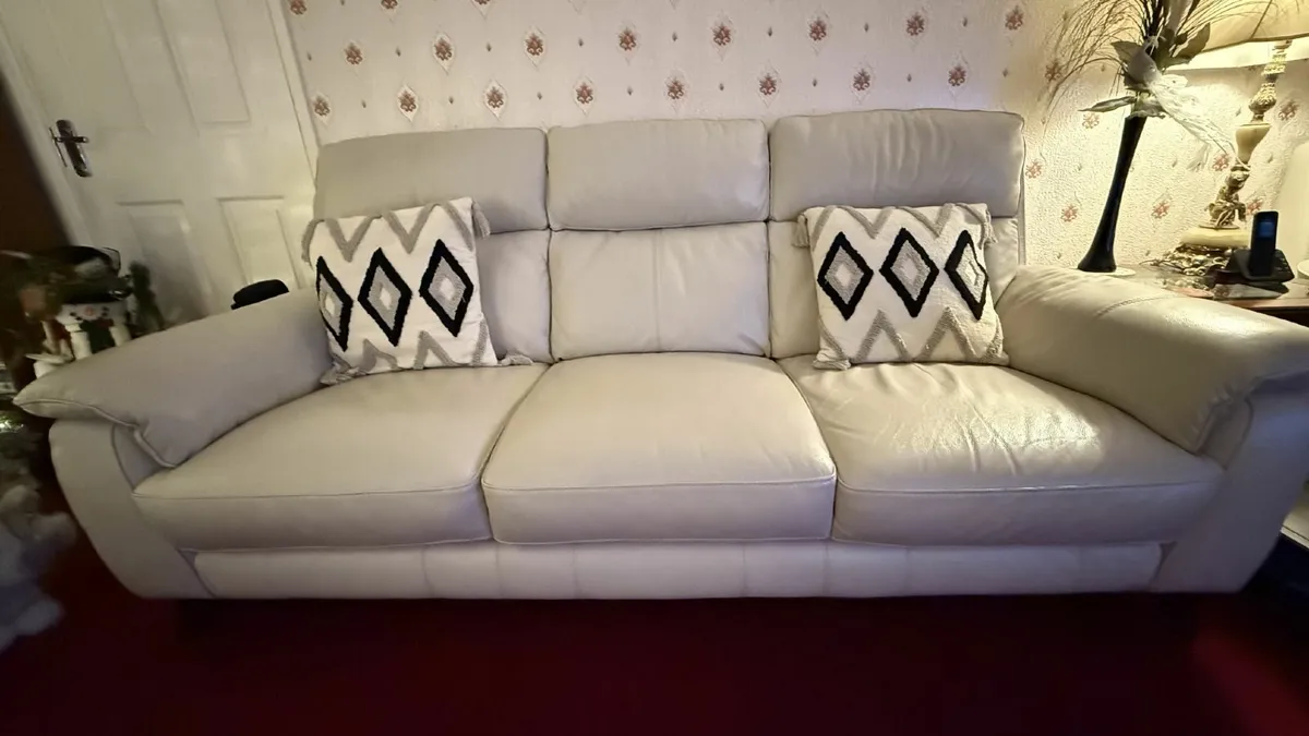 Quality Settee - Image 2