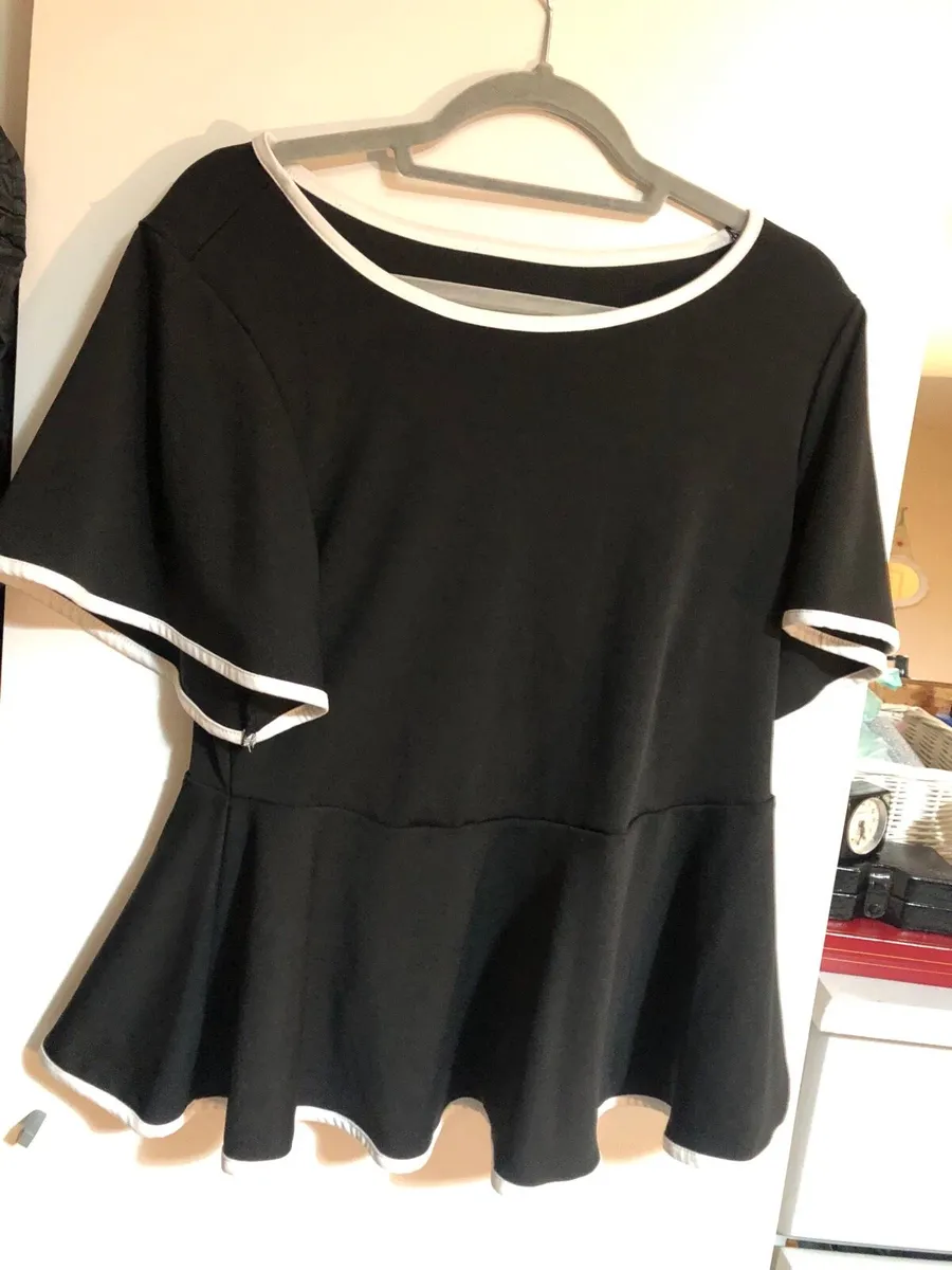 Ladies stunning top size XL €3 - Image 1