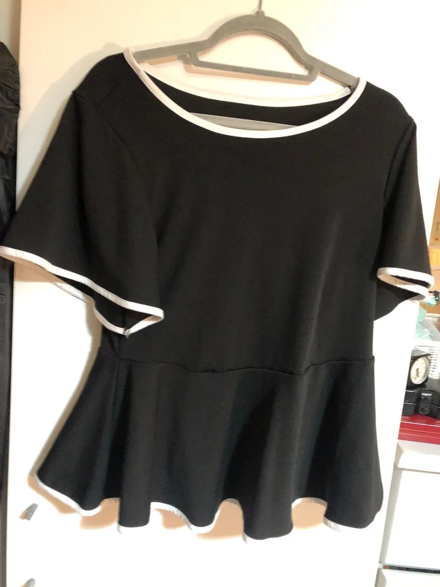 Ladies stunning top size XL €3 - Image 2