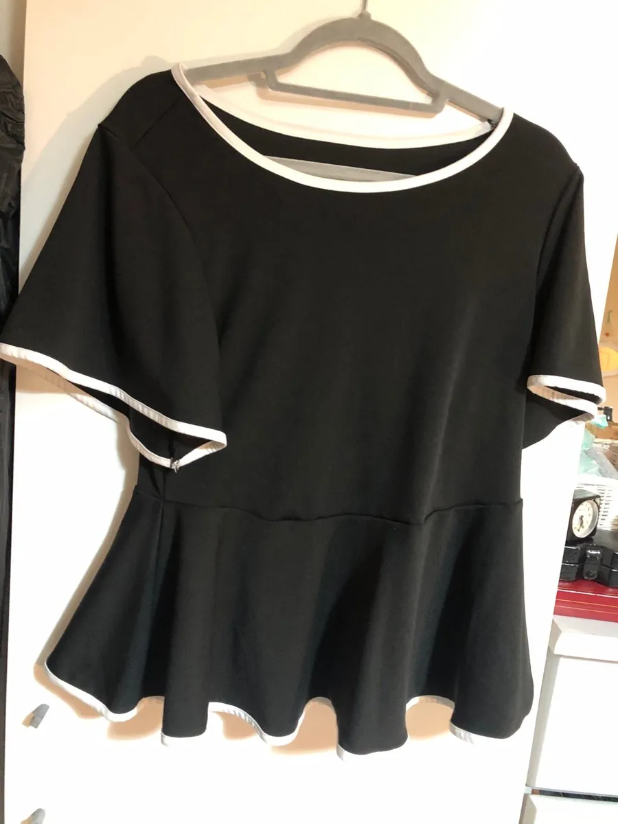 Ladies stunning top size XL €3 - Image 4