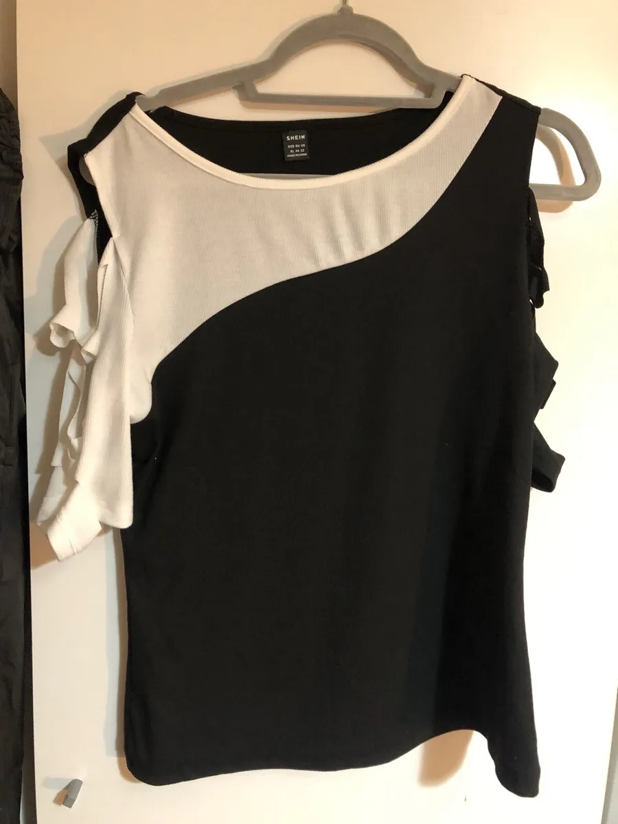 Ladies top size XL €3 - Image 1