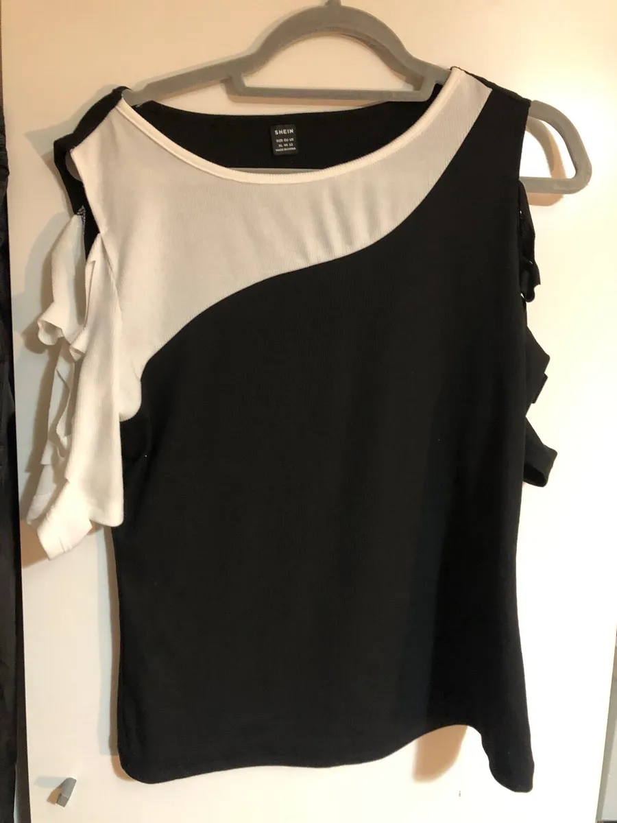 Ladies top size XL €3 - Image 2