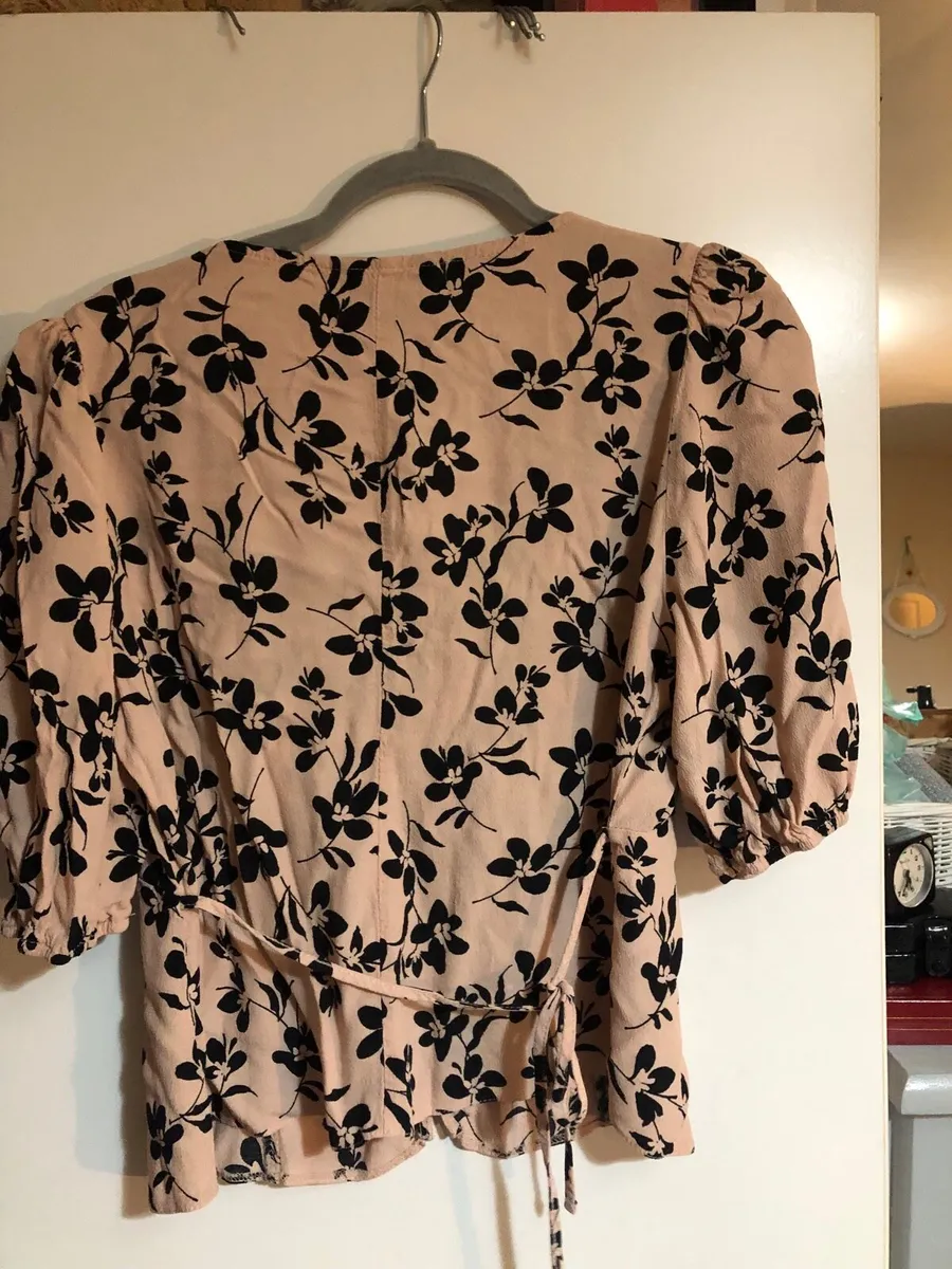 Ladies blouse size 14 €3 - Image 3