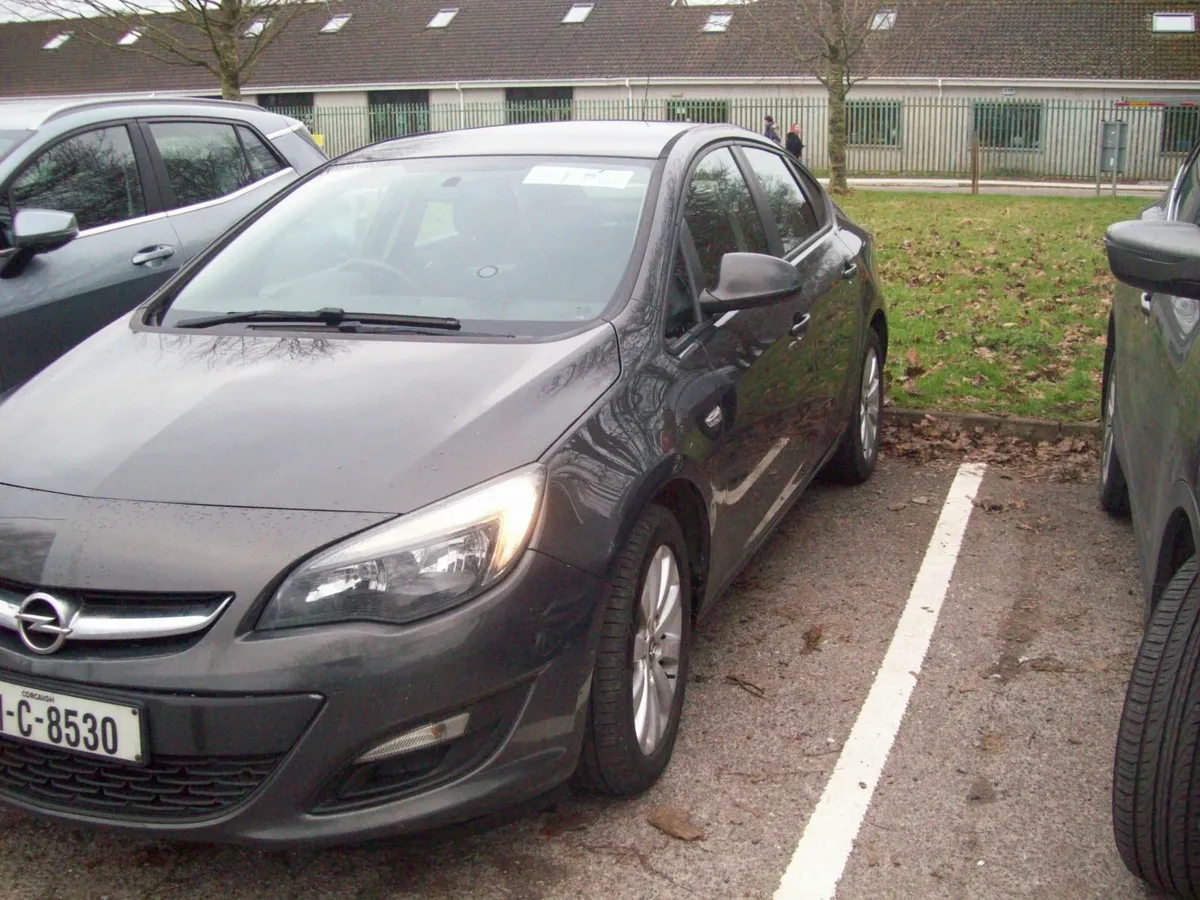 Opel Astra 2014 - Image 2