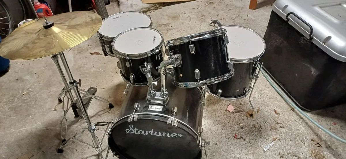 Drum kit - Image 1