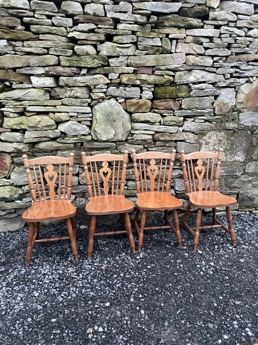 Table with 4 chairs - Image 2