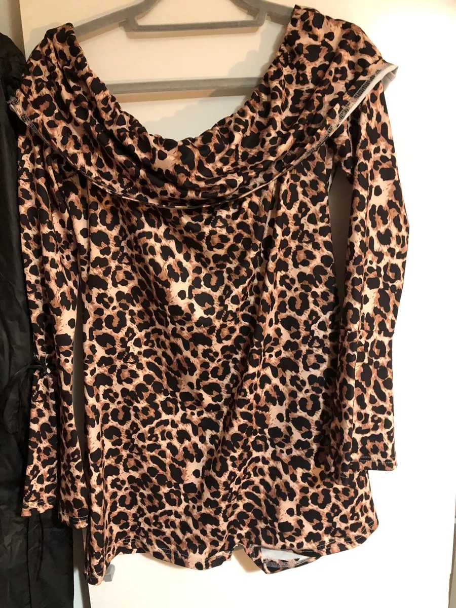 Ladies stunning shorts suit size XL €3 - Image 1